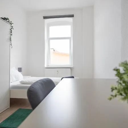 Komfortable Monteursunterkunft: 4-zimmer-wohnung Mit Getrennten Betten Apartman *