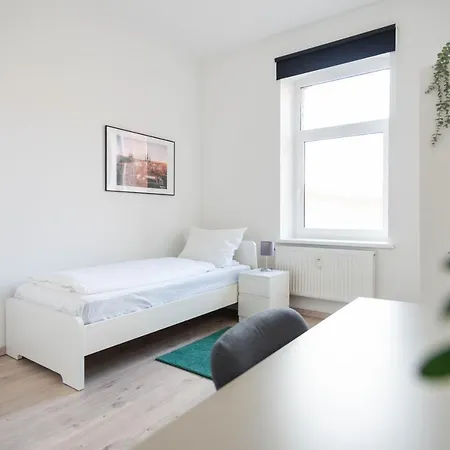 アパート Komfortable Monteursunterkunft: 4-zimmer-wohnung Mit Getrennten Betten
