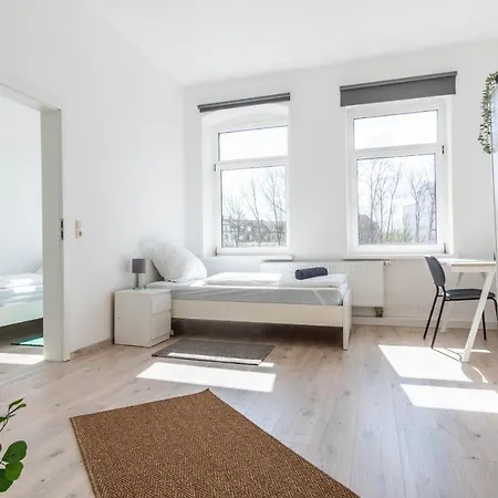 アパート Komfortable Monteursunterkunft: 4-zimmer-wohnung Mit Getrennten Betten エアフルト