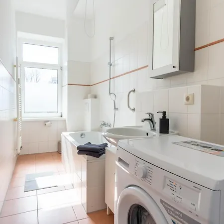 Komfortable Monteursunterkunft: 4-zimmer-wohnung Mit Getrennten Betten アパート エアフルト