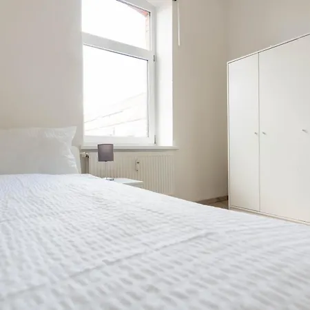 Komfortable Monteursunterkunft: 4-zimmer-wohnung Mit Getrennten Betten アパート *