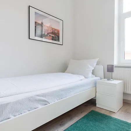 Komfortable Monteursunterkunft: 4-zimmer-wohnung Mit Getrennten Betten Apartman *