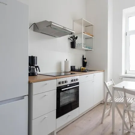 Komfortable Monteursunterkunft: 4-zimmer-wohnung Mit Getrennten Betten *