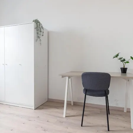 Komfortable Monteursunterkunft: 4-zimmer-wohnung Mit Getrennten Betten エアフルト